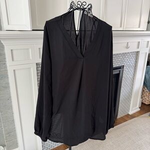 Women’s black v-neck Pleione blouse Large